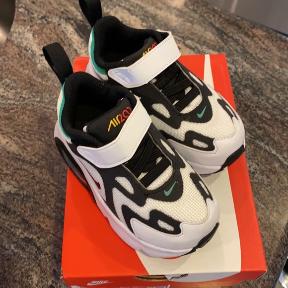 KIDS NIKES - Picture 2 of 3